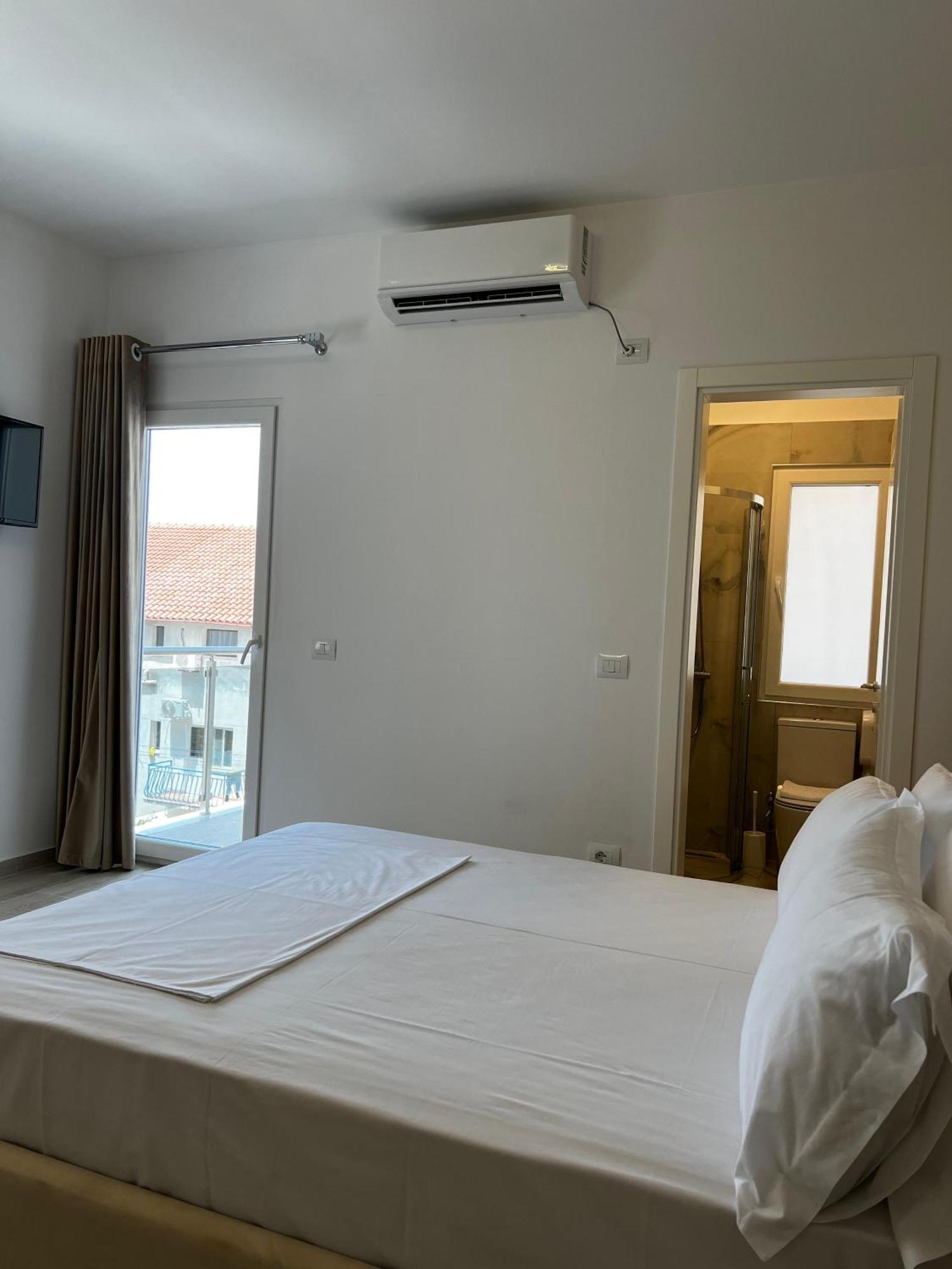 Helena Hotel Shëngjin Zewnętrze zdjęcie