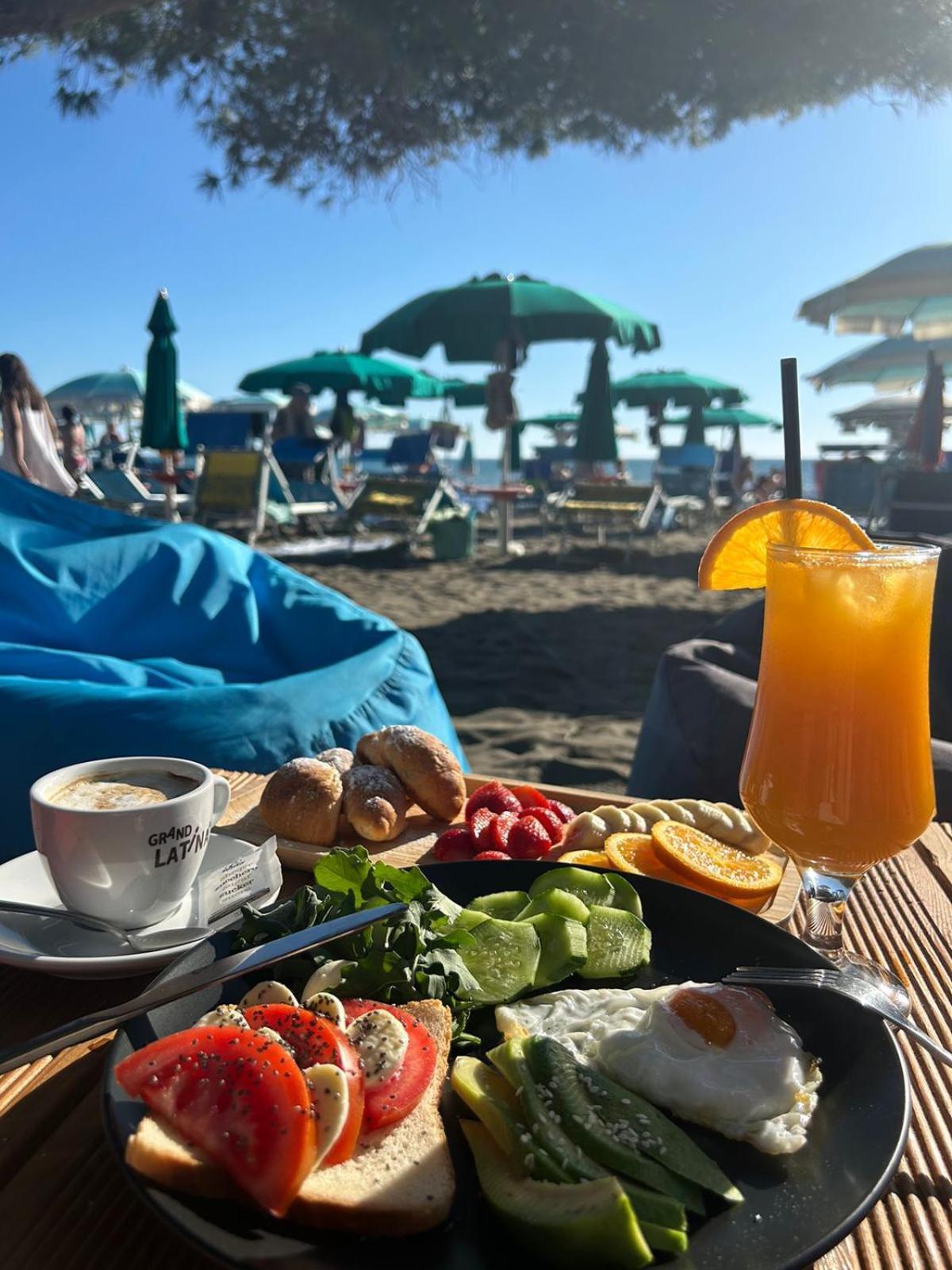 Helena Hotel Shëngjin Zewnętrze zdjęcie